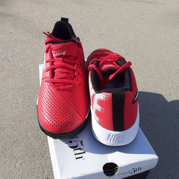 Nike - Picture 2 of 6